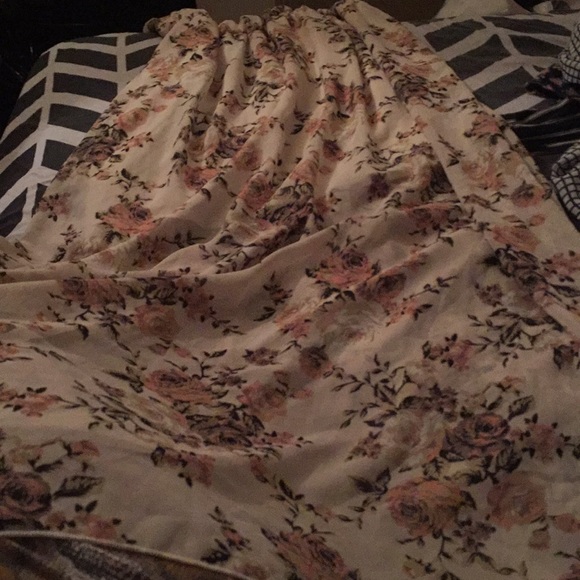 Beautiful dress - Picture 4 of 6